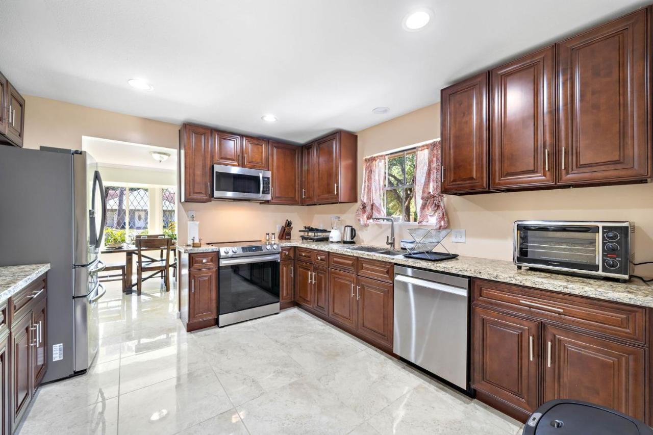 Pool Oasis Games Wifi Bbq Yard Sleep 16 Villa Houston Exterior foto