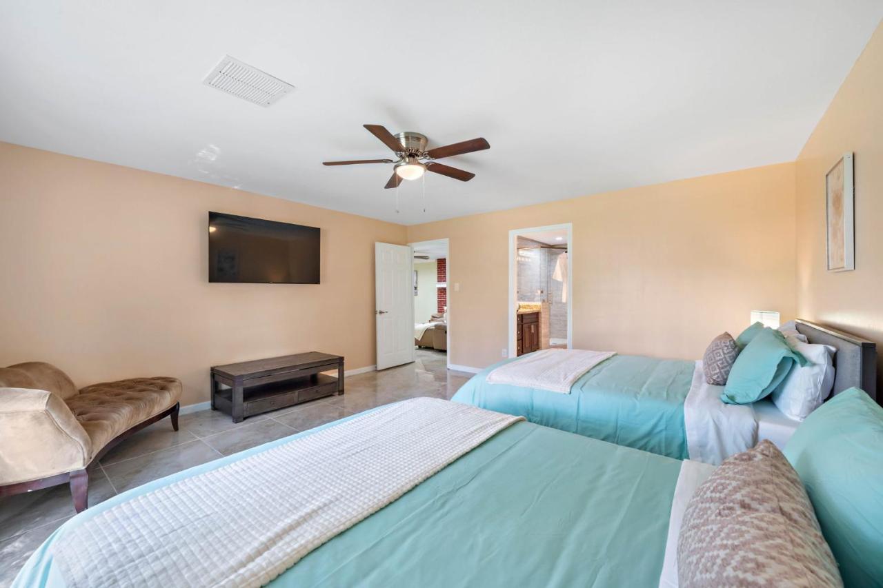 Pool Oasis Games Wifi Bbq Yard Sleep 16 Villa Houston Exterior foto