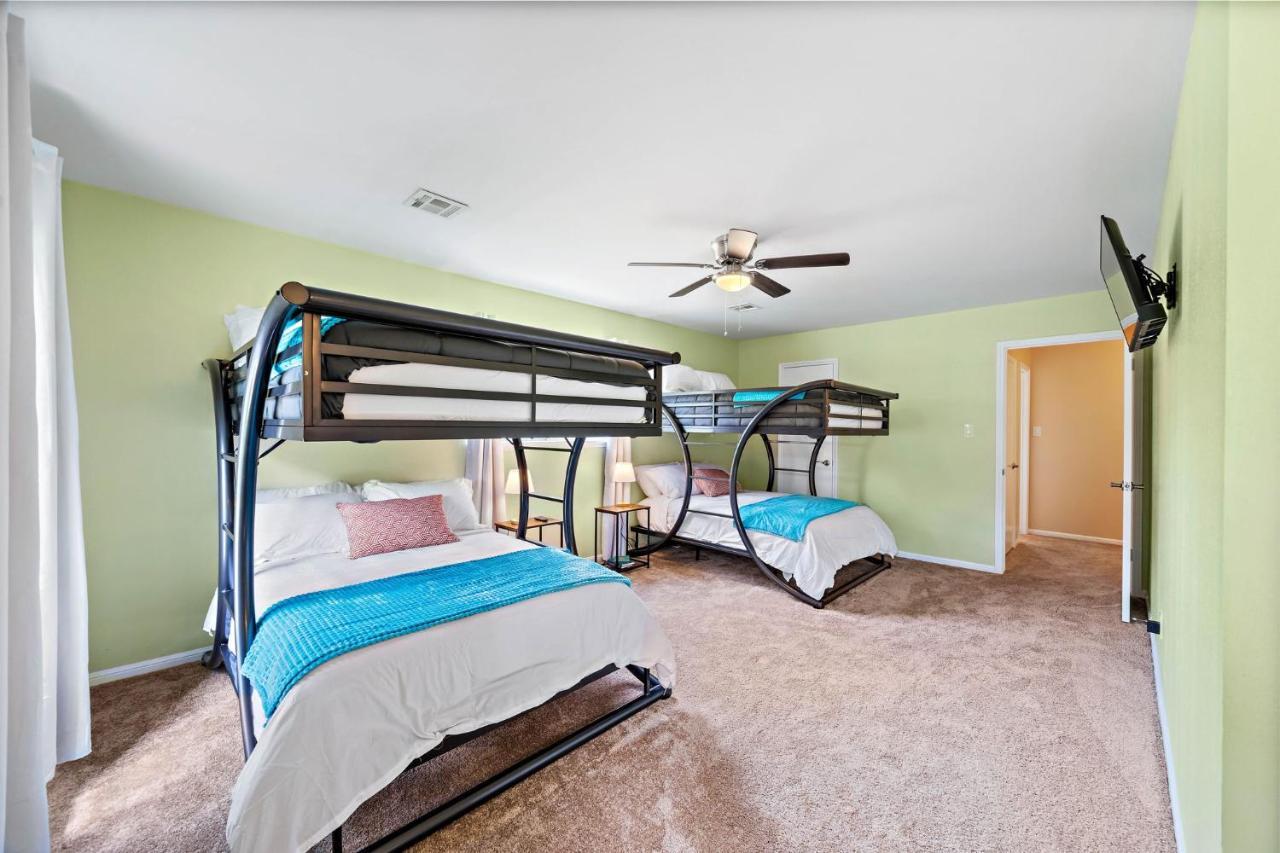 Pool Oasis Games Wifi Bbq Yard Sleep 16 Villa Houston Exterior foto